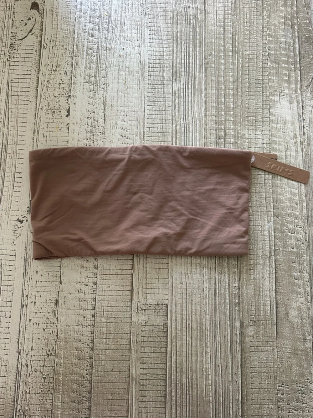 SKIMS Seamless Strapless Bandeau Top Bra in tan/nude - Picture 3 of 5
